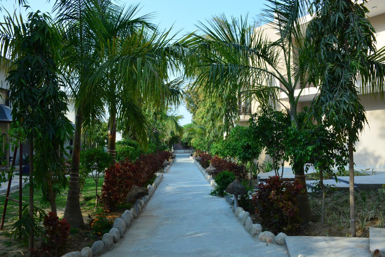 Clarissa Resort Rāmnagar Exterior foto